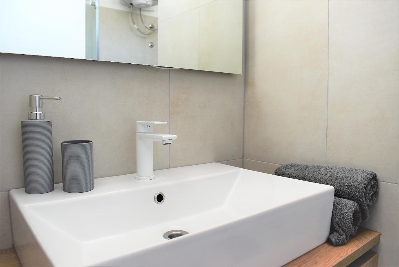 Apartment Aci Marina Rab Banjol Esterno foto