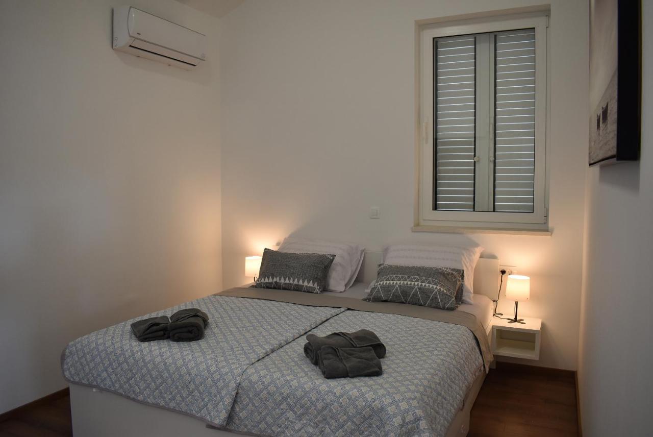 Apartment Aci Marina Rab Banjol Esterno foto